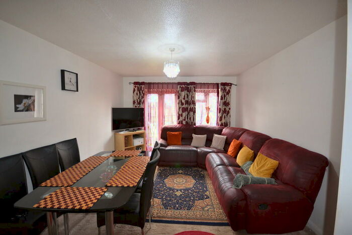 2 Bedroom End Of Terrace House To Rent In Hampstead Gardens, Chadwell Heath, RM6
