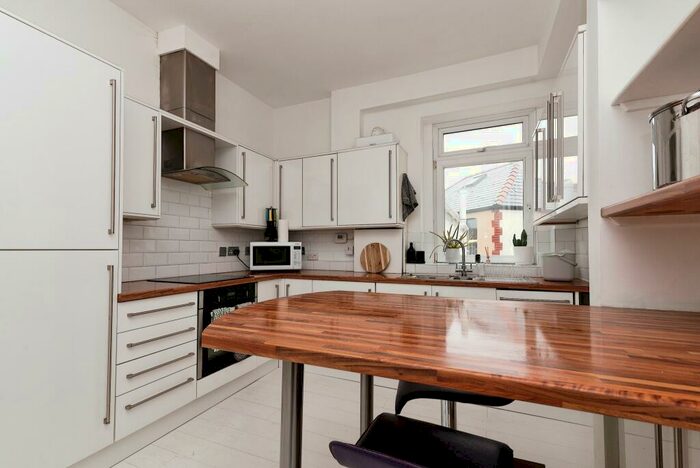 2 Bedroom Apartment To Rent In Angus Street, CF24