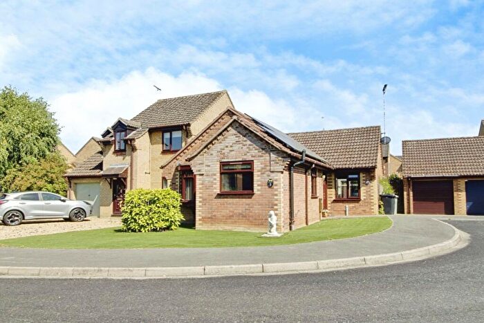 2 Bedroom Detached Bungalow For Sale In Maxey Close, Market Deeping, PE6