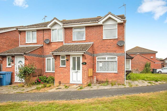 3 Bedroom Semi-Detached House For Sale In Wentworth Drive, Ipswich, IP8