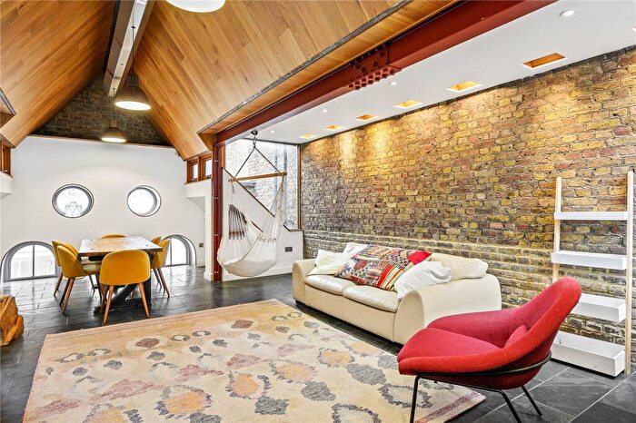 3 Bedroom Apartment For Sale In Vine Hill, London, EC1R
