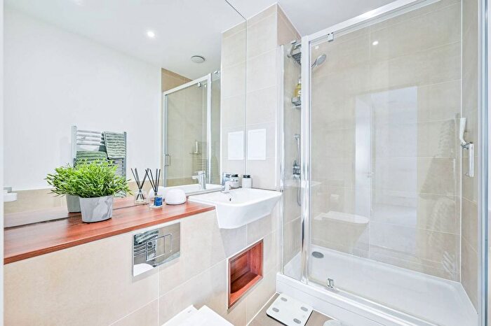 2 Bedroom Flat For Sale In West Parkside, Greenwich Millennium Village, London, SE10