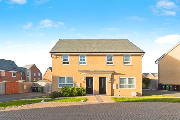 3 Bedroom Semi Detached House For Sale In Abbats Wood, Eagle Farm South, Milton Keynes, MK17