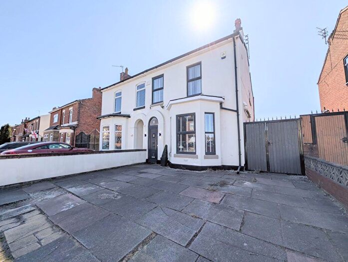 3 Bedroom Semi Detached House To Rent In Golf Open - Vaughan Road, Birkdale - Sleeps Seven, PR8