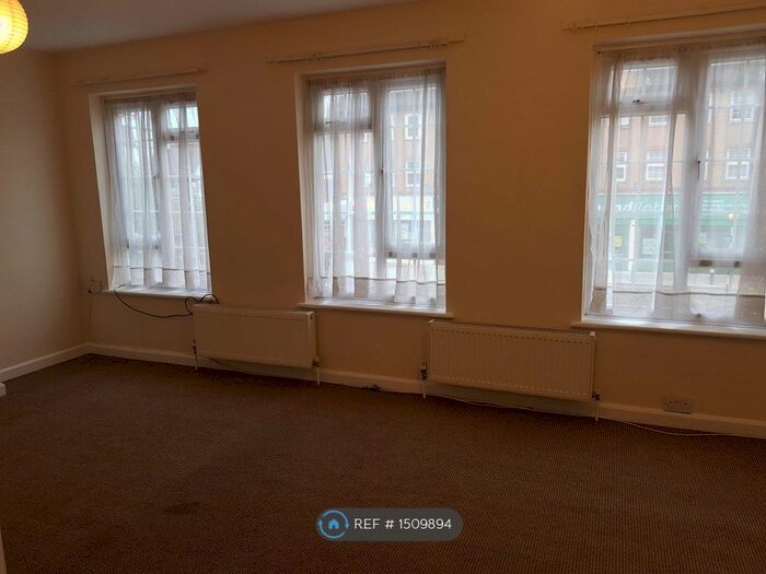 4 Bedroom Flat To Rent In Field End Road, Pinner, HA5