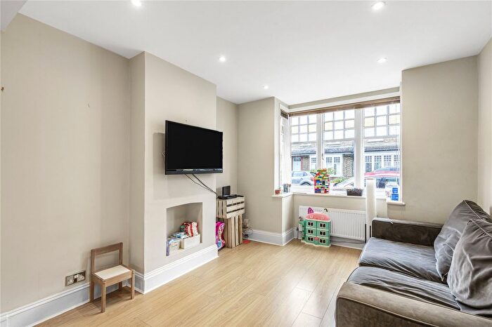 3 Bedroom Detached House To Rent In Lewin Road, London, SW14