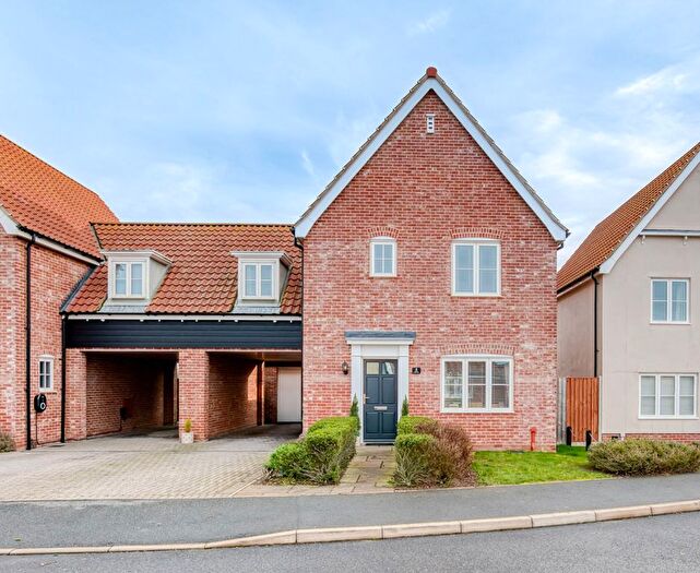 4 Bedroom Link Detached House For Sale In Poppy Grove, Dickleburgh, IP21