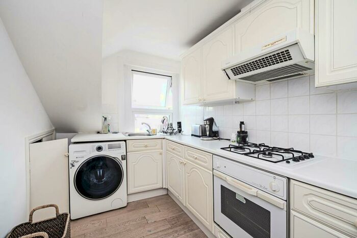 2 Bedroom Flat To Rent In Dunsmure Road, Stoke Newington, London, N16