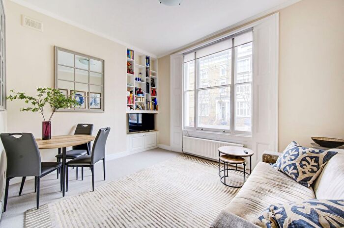 2 Bedroom Flat To Rent In Eardley Crescent, Earls Court, London, SW5