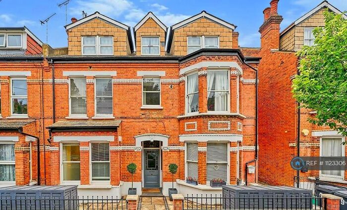 1 Bedroom Flat To Rent In Brunswick Road, Kingston Upon Thames, KT2