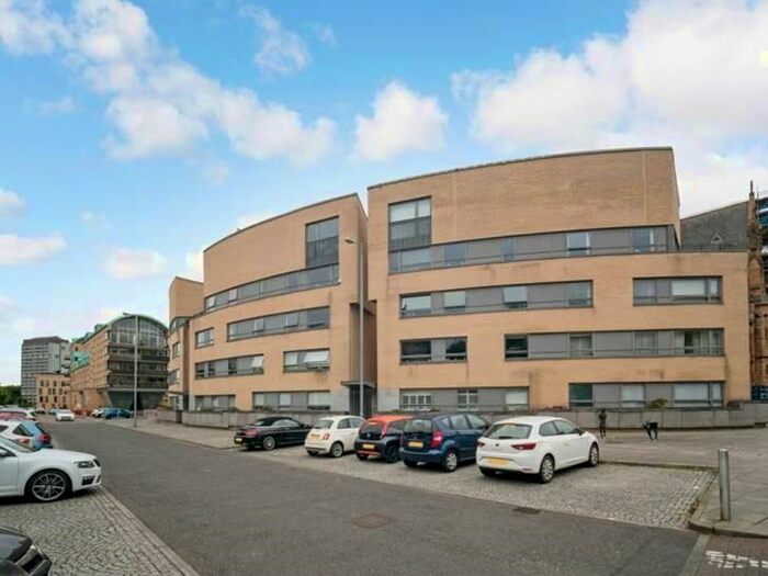2 Bedroom Flat To Rent In Queen Elizabeth Gardens, New Gorbals, G5
