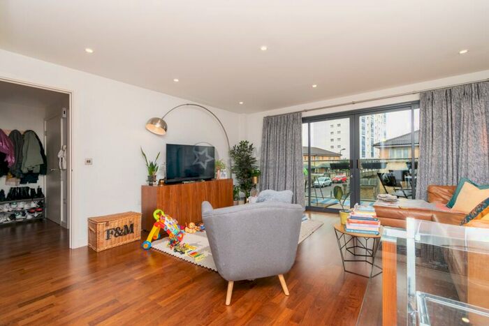 2 Bedroom Apartment To Rent In Richmond Road, Dalston, E8