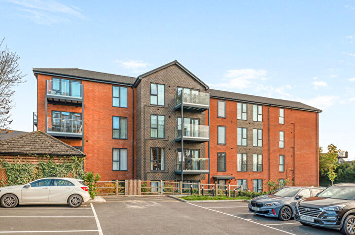 3 Bedroom Apartment For Sale In Wellington Road, Wokingham, Berkshire, RG40