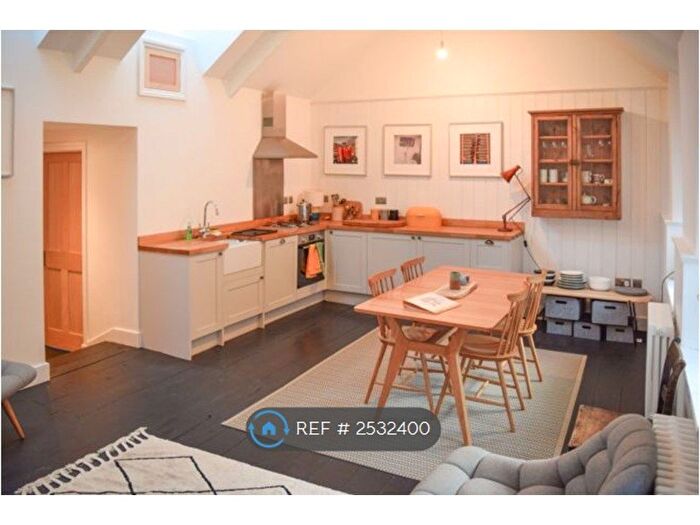 Studio To Rent In East Street, Newport, SA42
