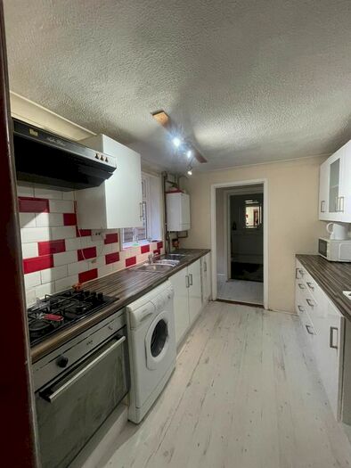 3 Bedroom End Of Terrace House To Rent In Blyth Place, Luton, LU1