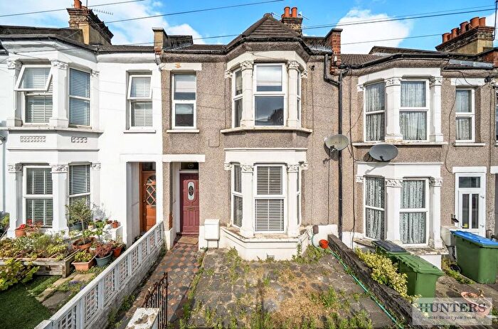 3 Bedroom Terraced House For Sale In Bostall Lane, Abbey Wood, SE2
