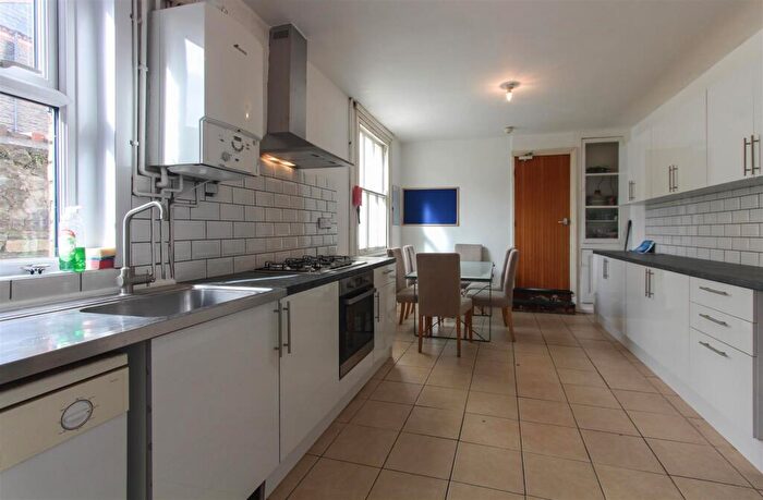 6 Bedroom Private Hall To Rent In Lochaber Street, Roath Park, CF24