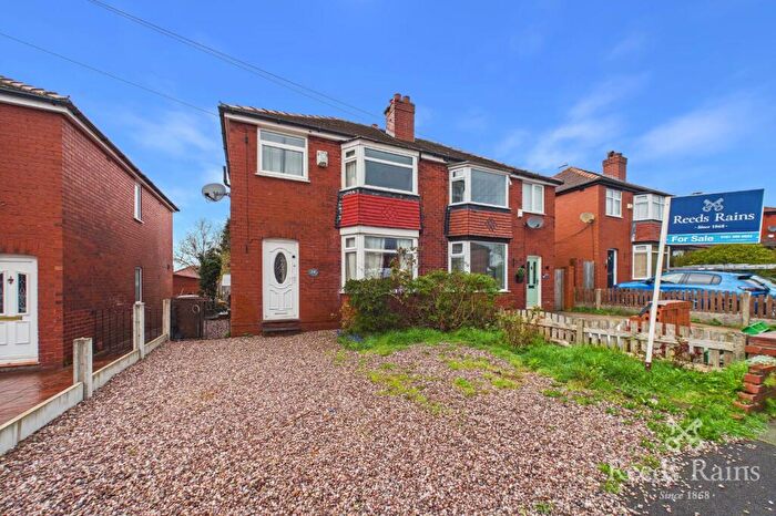 3 Bedroom Semi Detached House For Sale In Sandringham Road, Hyde, Greater Manchester, SK14