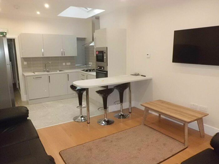 6 Bedroom House To Rent In Tiverton Road, B29