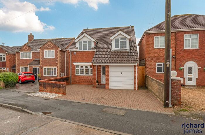 4 Bedroom Detached House For Sale In Church Walk South, Rodbourne Cheney, Swindon, SN2