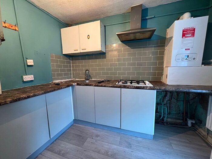 3 Bedroom Flat To Rent In Ilford, IG3