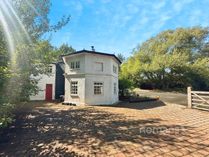 2 Bedroom Detached House For Sale In Reading Road, Chineham, Basingstoke, RG24