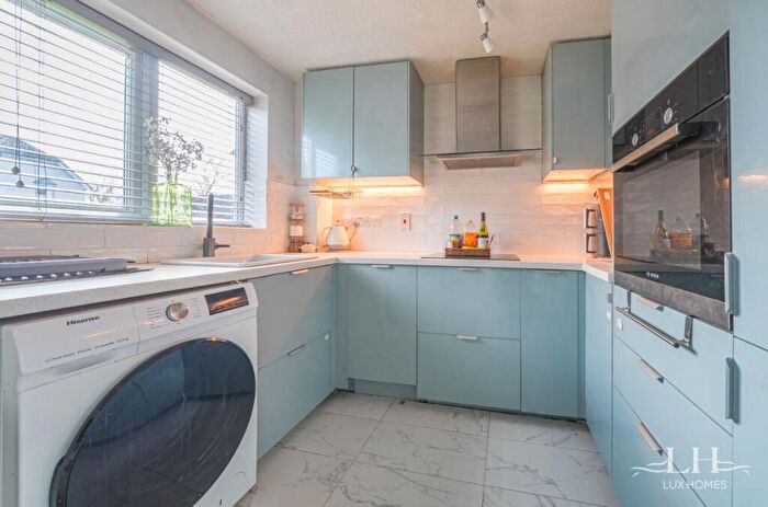 2 Bedroom Apartment For Sale In Trienna Court, Brentwood, CM13