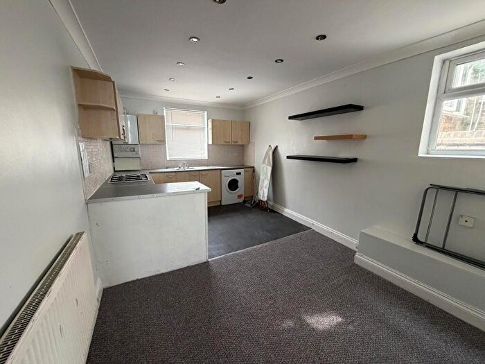 2 Bedroom Flat To Rent In George Lane, London, E18