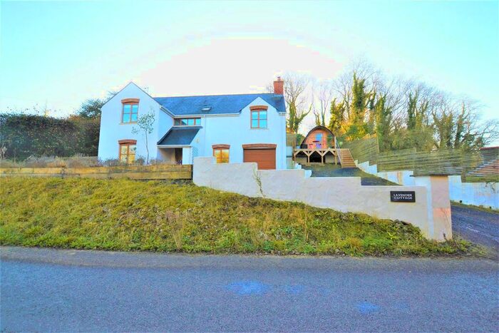 4 Bedroom Detached House For Sale In Trefloyne Lane, Penally, Tenby, SA70