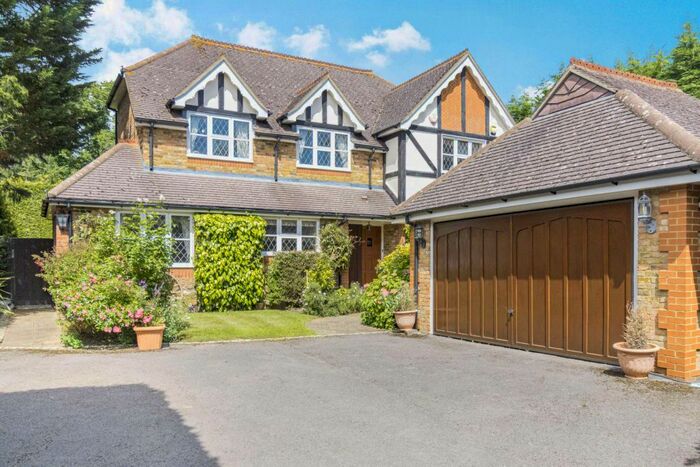 5 Bedroom Detached House For Sale In Drakes Drive, Northwood, HA6