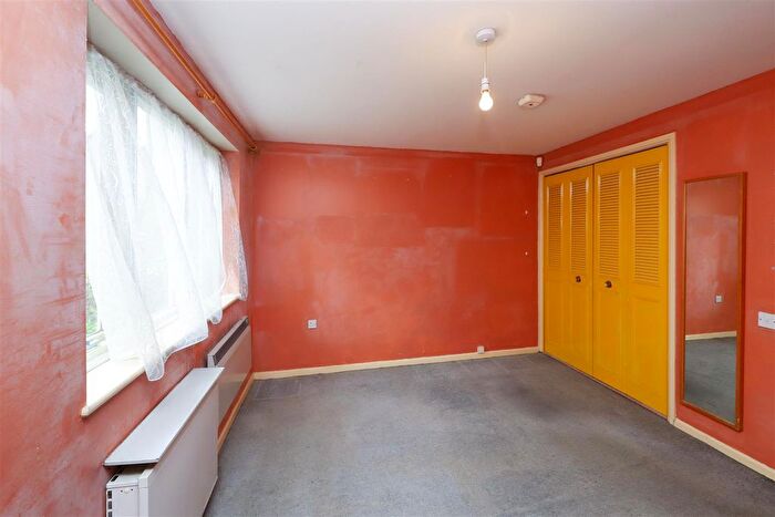 1 Bedroom Flat For Sale In Newcombe Rise, Yiewsley, West Drayton, UB7