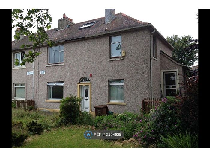 3 Bedroom Flat To Rent In Calder Road, Edinburgh, EH11