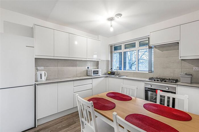 4 Bedroom Flat To Rent In Gauden Road, London, SW4