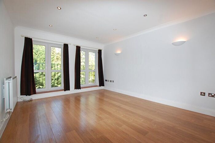2 Bedroom Flat To Rent In Montgomerie Court, Copers Cope Road, Beckenham, BR3