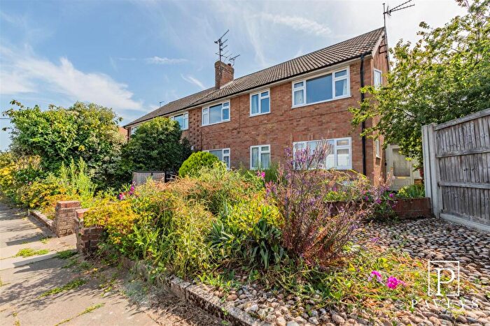 3 Bedroom Flat For Sale In Queens Road, Frinton-On-Sea, CO13