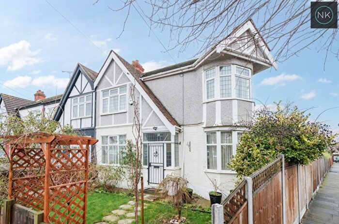 4 Bedroom End Of Terrace House To Rent In Derwent Gardens, Ilford, London, IG4