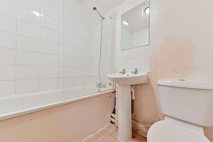 1 Bedroom Flat To Rent In Madeira Road, Streatham Common, London, SW16