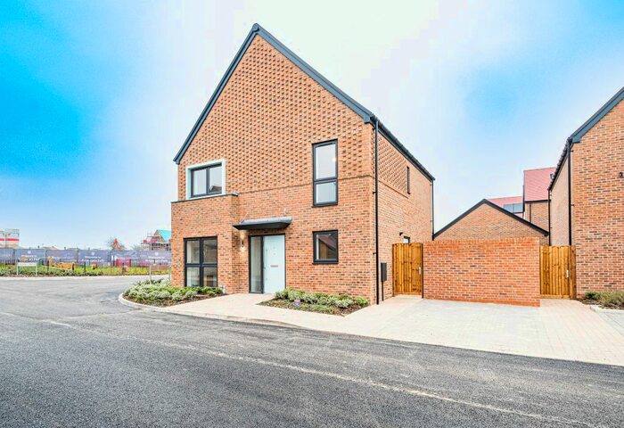 4 Bedroom Detached House To Rent In Gaintlett Drive, Hornchurch RM12