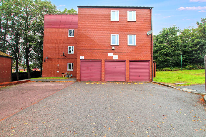 3 Bedroom Flat For Sale In Hall Park Close, Littleover, Derby, DE23