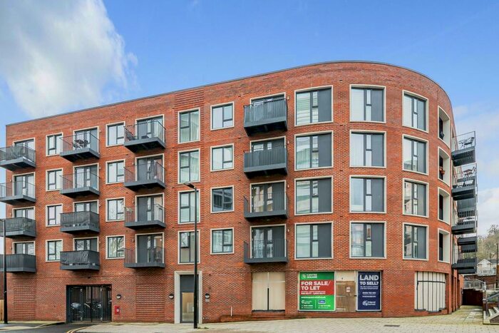 1 Bedroom Apartment To Rent In High Wycombe, Buckinghamshire, HP11