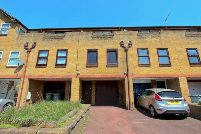 1 Bedroom Terraced House To Rent In Clarence Road, London, E12