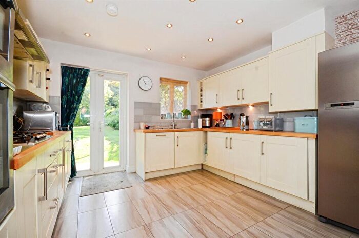 2 Bedroom Detached Bungalow For Sale In Redhall End, Colney Heath, St. Albans, AL4