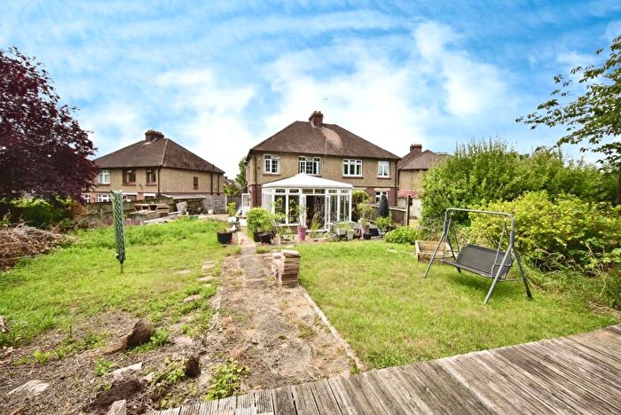3 Bedroom Semi-Detached House For Sale In Moncktons Avenue, Maidstone, Kent, ME14
