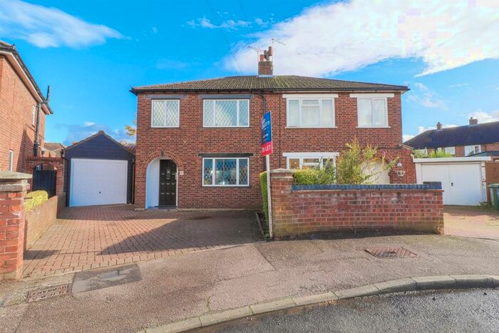 3 Bedroom Semi-Detached House To Rent In Manor Road, Hoddesdon, Hertfordshire, EN11