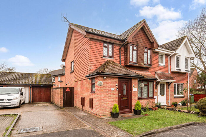 3 Bedroom Semi Detached House For Sale In The Chantry, Titchfield Common, Fareham, PO14