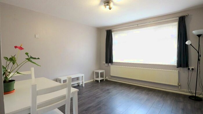 1 Bedroom Flat To Rent In Whitchurch Avenue, Edgware, Middlesex, HA8