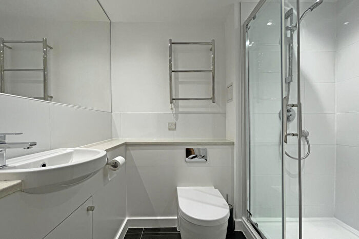 1 Bedroom Flat For Sale In East Street, Epsom, KT17