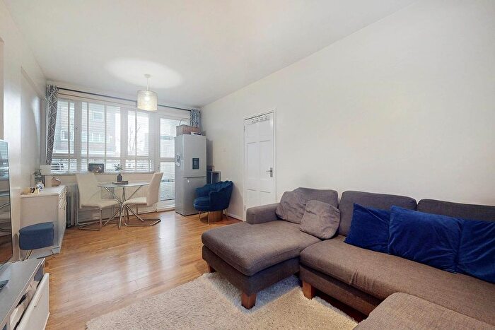 2 Bedroom Flat For Sale In Culvert Road, London, SW11
