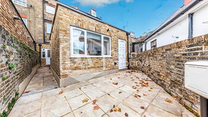 2 Bedroom Apartment To Rent In Stapleton Hall Road, Stroud Green, London, N4