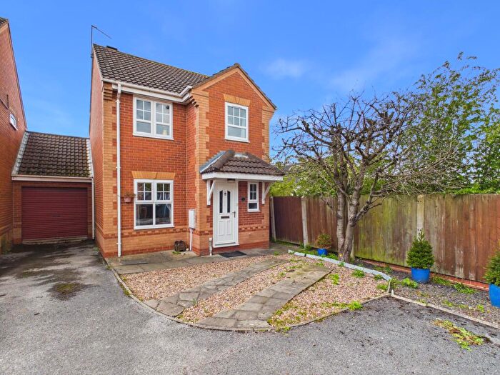 3 Bedroom Link Detached House For Sale In Tudor Field Close, Chellaston, DE73
